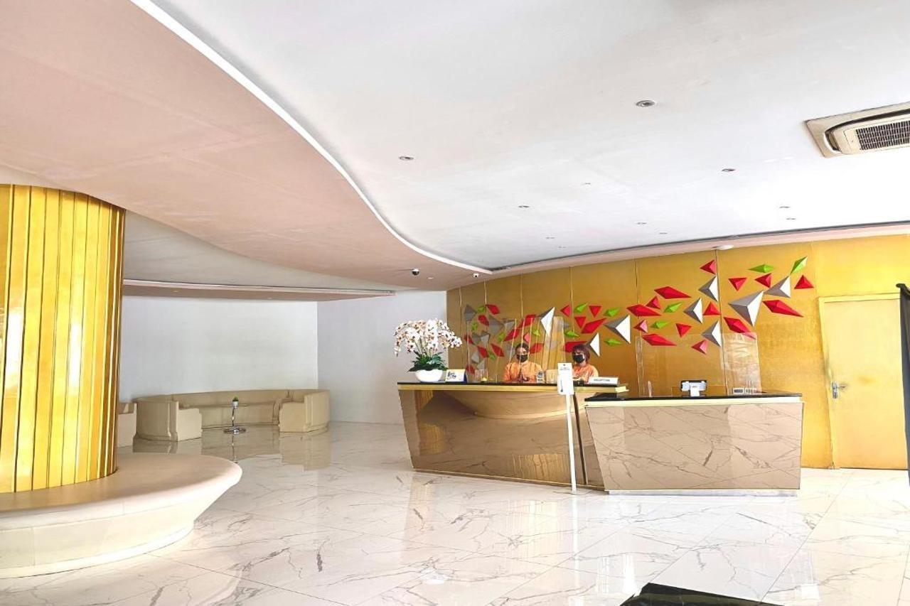 Golden Palace Hotel Batu Merah 外观 照片