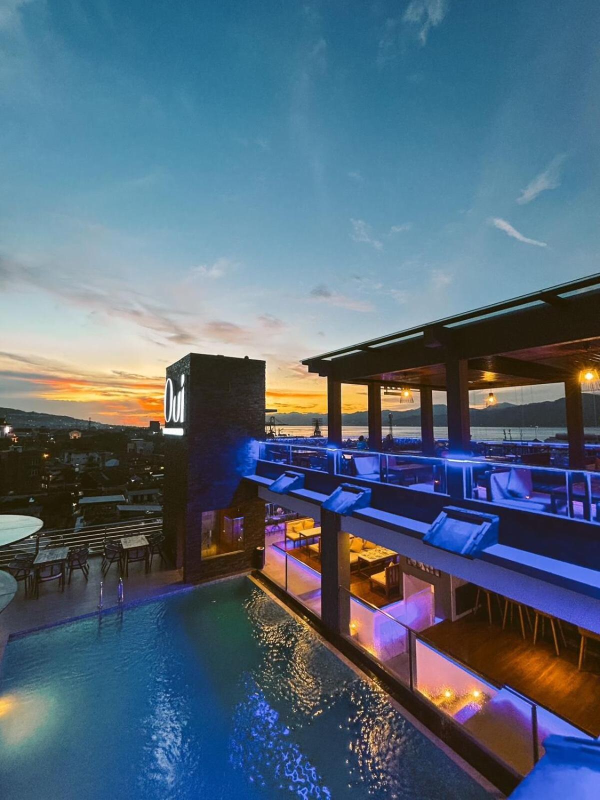 Golden Palace Hotel Batu Merah 外观 照片